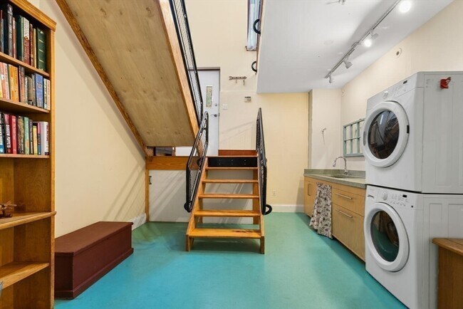 Building Photo - 87 Brookside Ave