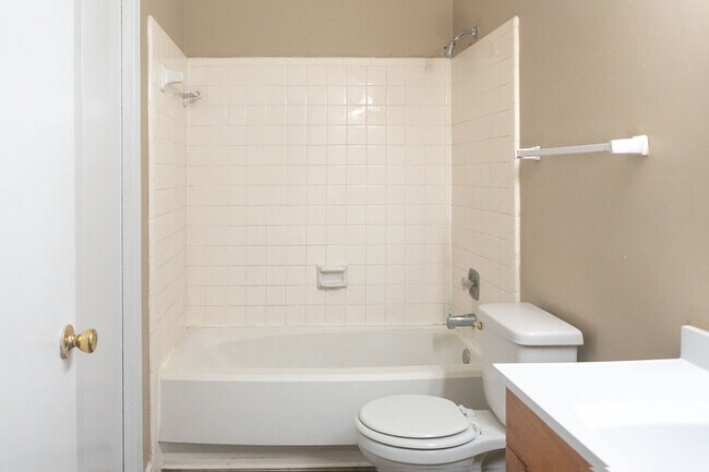 Building Photo - 709 Pointe Ct