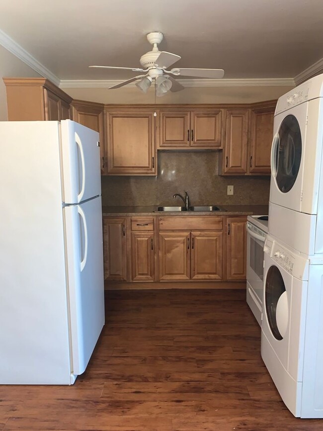 Building Photo - Available June 1st | 2 Bedroom Townhouse