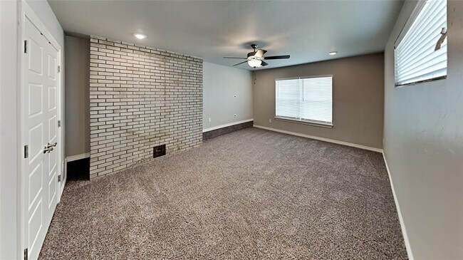 Building Photo - 1409 E Covell Rd