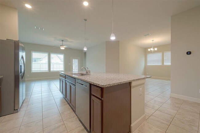 Building Photo - 402 Jolly Ginger Dr