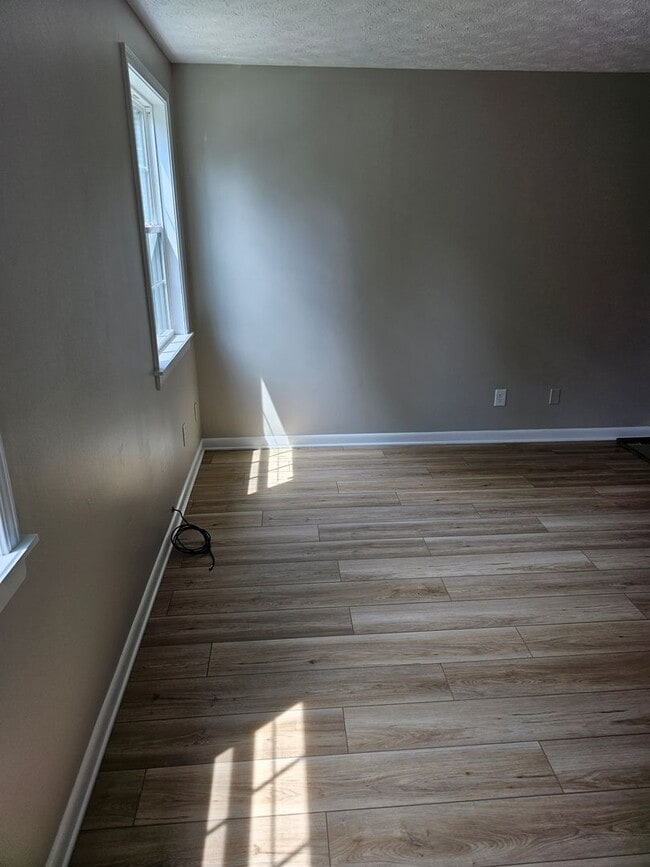Building Photo - {MA3101}  COMPLETELY RENOVATED. Available ...