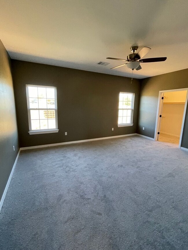 Building Photo - Comfortable 3/2 in Desired Neighborhood