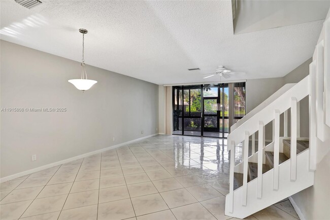 Building Photo - 4615 Carambola Cir S