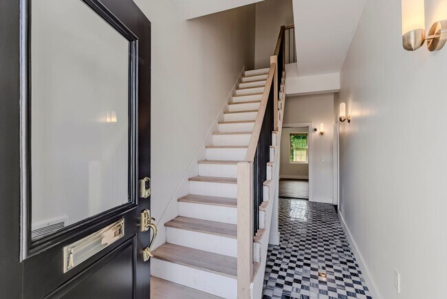 Building Photo - 110 Hotel St