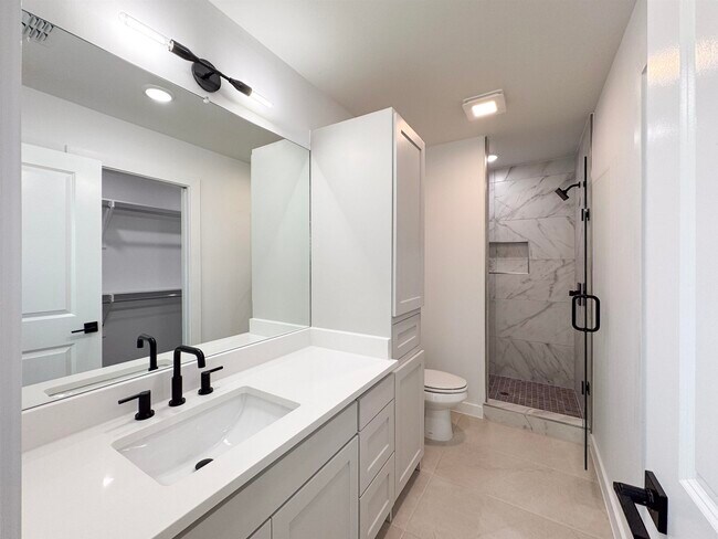 Building Photo - 530 Silvana Dr