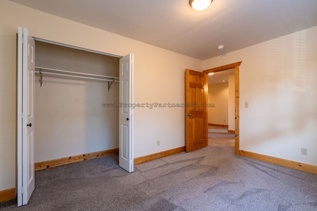 Building Photo - Looking for Air Conditioning? - 4 Bed 2.5 Bath upgraded townhome