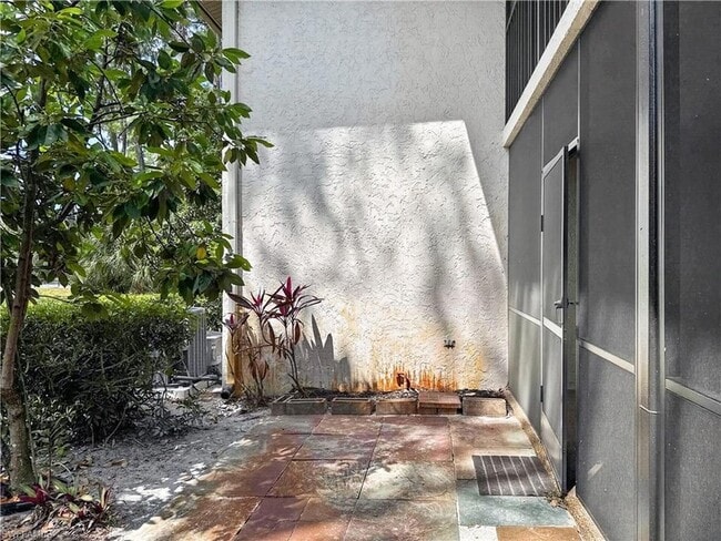 Building Photo - 1701 Courtyard Way