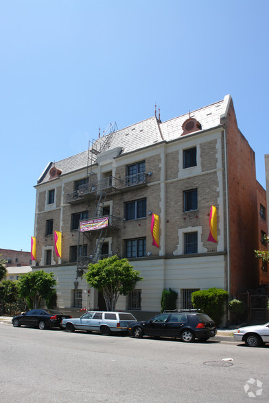 Building Photo - St. Andrews Manor Apartments...Charming Ap...