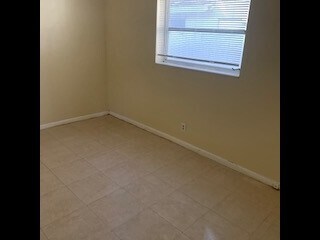 Building Photo - 148 NW 40th Ct