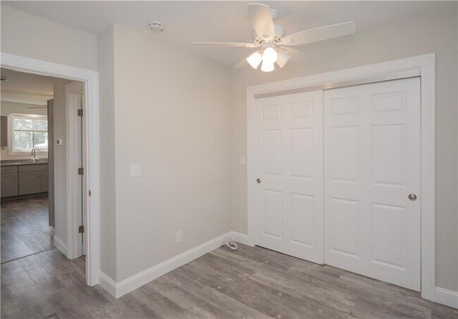 Building Photo - 40 Draper Ave