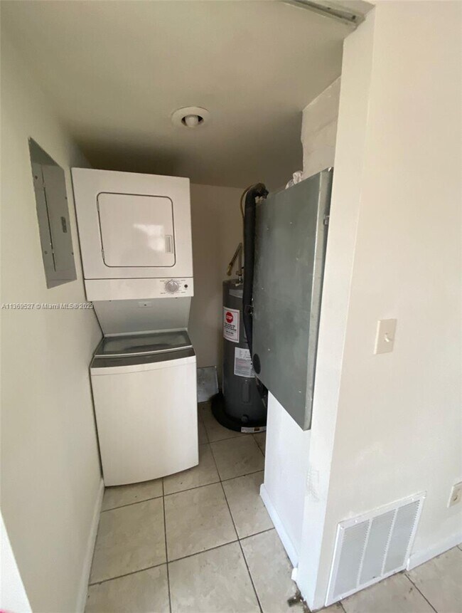 Building Photo - 14250 NW 22nd Ave