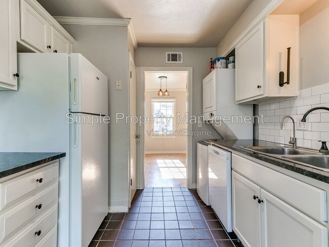 Building Photo - 3715 N Lee Ave