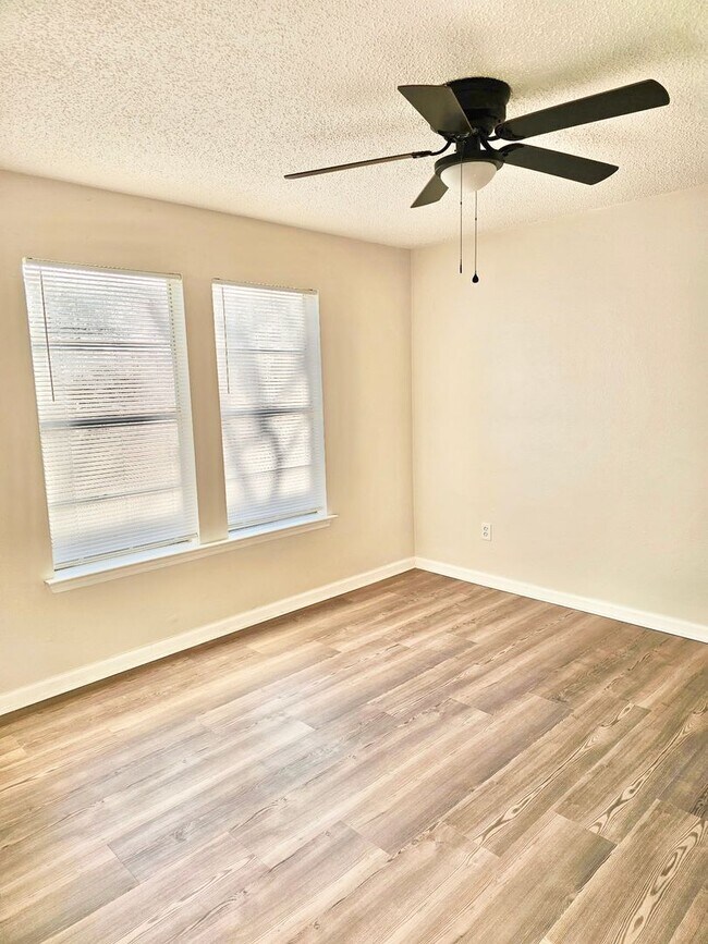 Building Photo - Place to call home