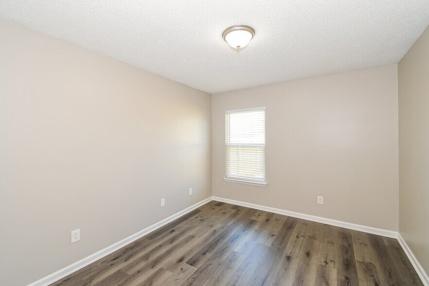 Building Photo - 6709 Gentle Oaks Dr N