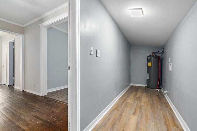 Building Photo - 206 Pinehill Dr