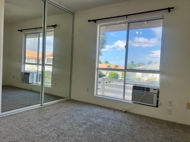Building Photo - Unfurnished 3 bedroom 2 bath condo (top fl...