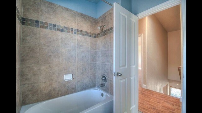 Building Photo - Available Now! Beautiful 3 Bedroom/2 Bathroom Home in Northeast Albuquerque