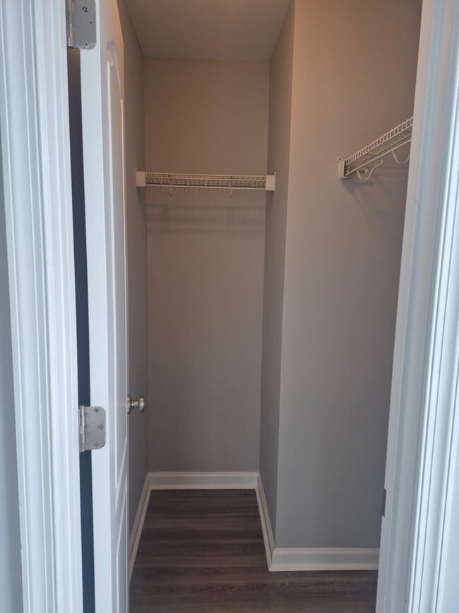 Building Photo - 3 Bedrooms, 2.5 Bathrooms Single Family Home