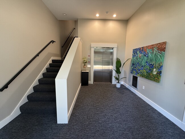 Lobby/Entry - 16500 Boones Ferry Rd