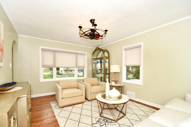 Building Photo - 635 E Prairie Ave