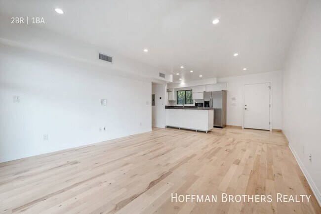 Building Photo - 1146 N Clark St