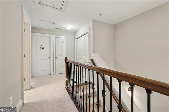 Building Photo - 305 Le Gran Bend