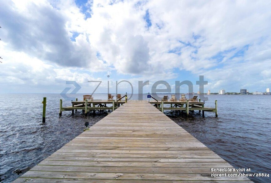 Building Photo - 815 Lasalle St