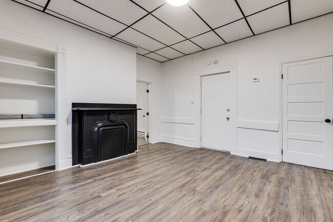 Building Photo - *AVAILABLE NOW!! ASK ABOUT OUR LEASING SPECIALS!!* BEAUTIFUL Fully Renovated Apartments