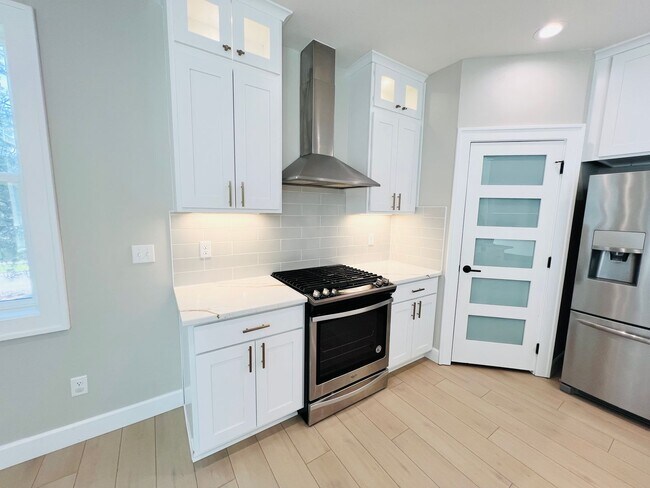 Building Photo - Luxury Rental
