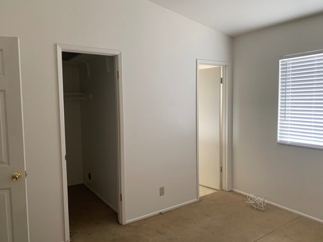 Building Photo - 925 Camino Lindo