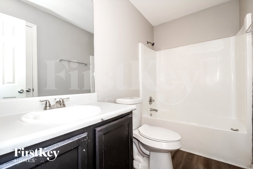 Building Photo - 4325 Stonecrest Dr