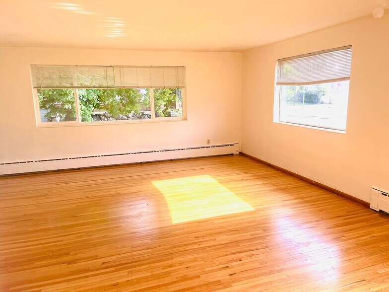 Building Photo - 2715 S 7th St