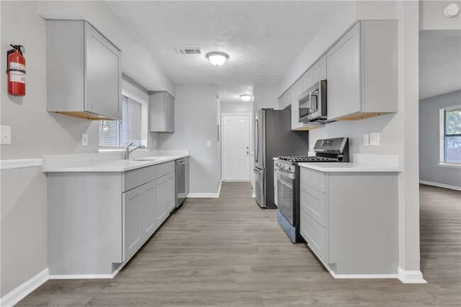 Building Photo - 8883 Homewood Dr