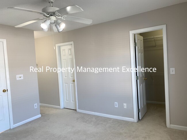 Building Photo - Raleigh Residence In Hedingham Scenic Golf...