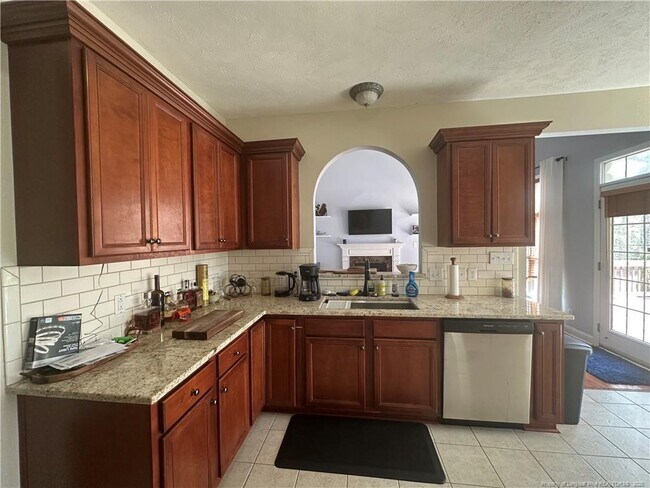 Building Photo - 143 Fairway Ln