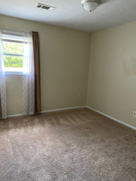 Building Photo - 3230 Aqueduct Dr
