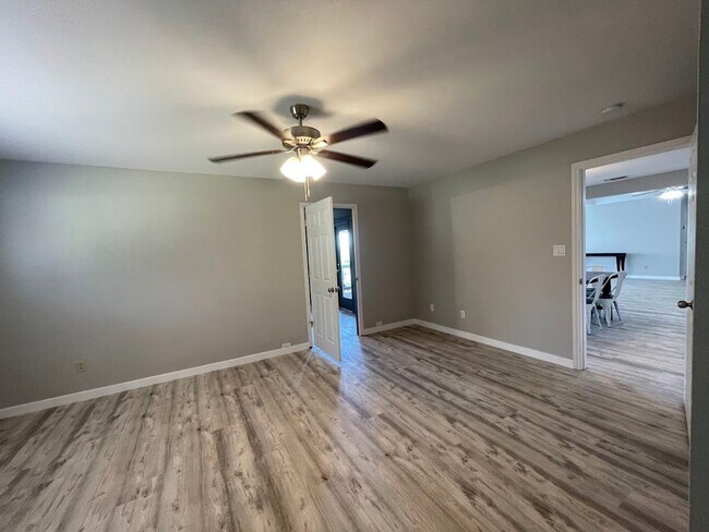 Building Photo - NEW ON MARKET