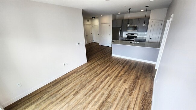 Building Photo - 275 2nd Ave