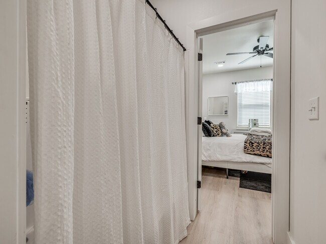 Building Photo - 1640 N Leverett Ave