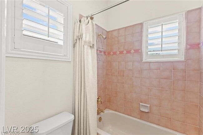 Building Photo - 425 Pinnacle Heights Ln