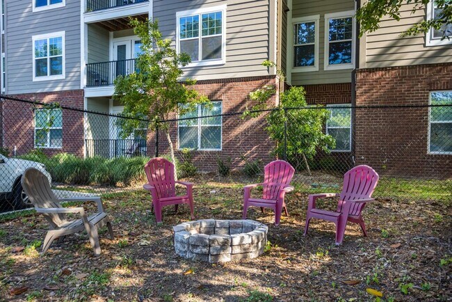 Building Photo - The Vue Apartments! Minutes away from FSU!...