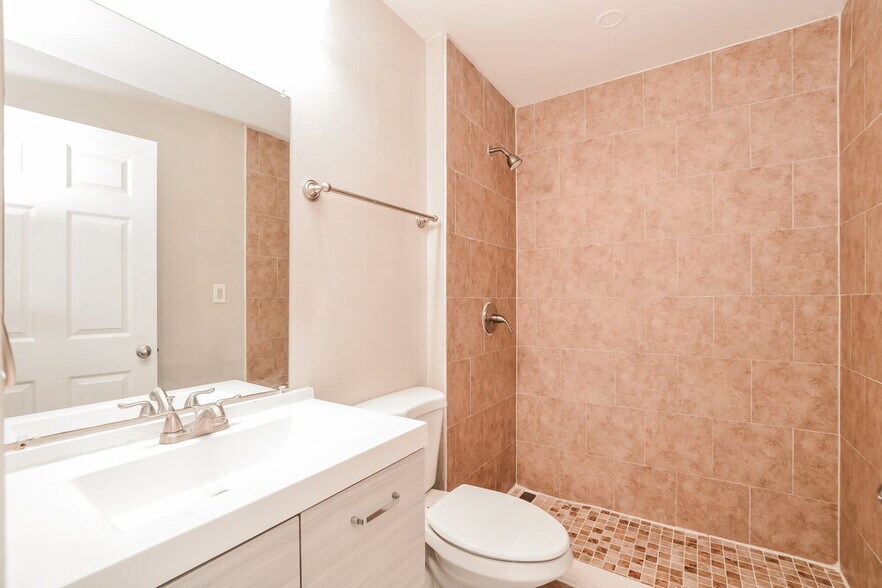 Building Photo - 12853 Parkbury Dr