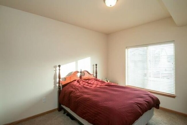 Building Photo - $1,325 | 2 Bedroom, 2 Bathroom Condo | Pet...