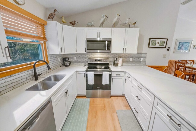 Building Photo - 4240 Johnston Ln