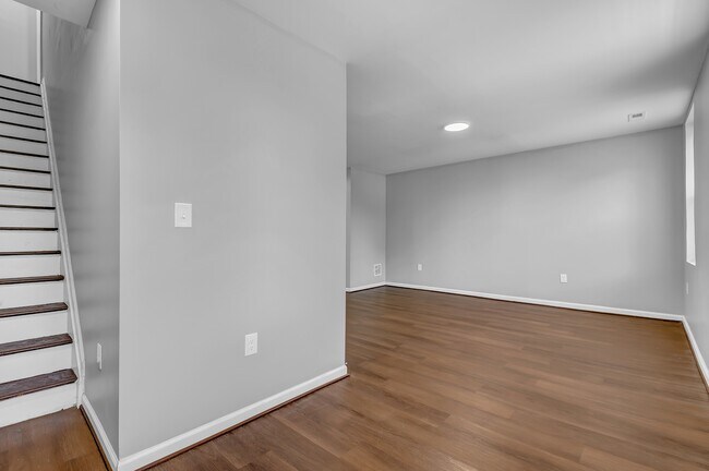 Building Photo - 2103 Chelsea Terrace