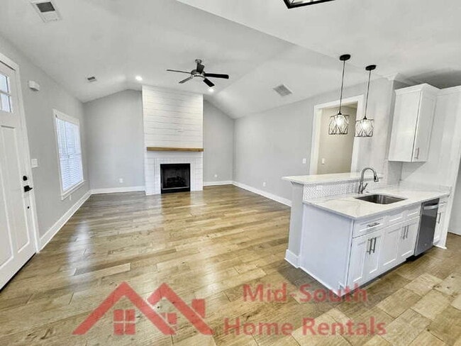 Building Photo - 441 Josephine St