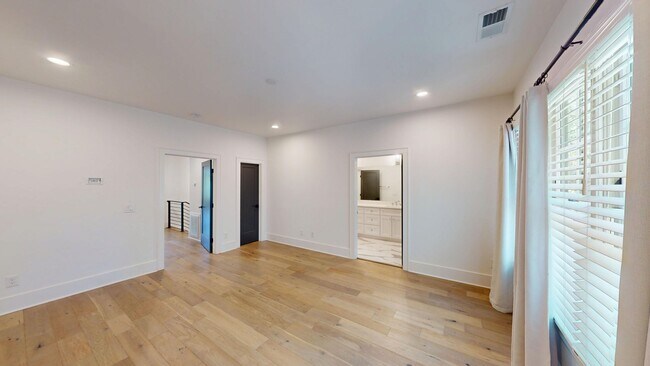 Building Photo - 617 W Worthington Ave