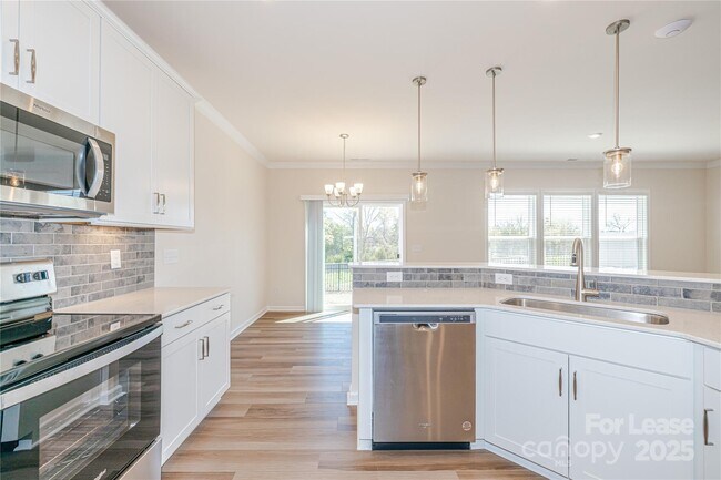Building Photo - 23018 Clarabelle Dr