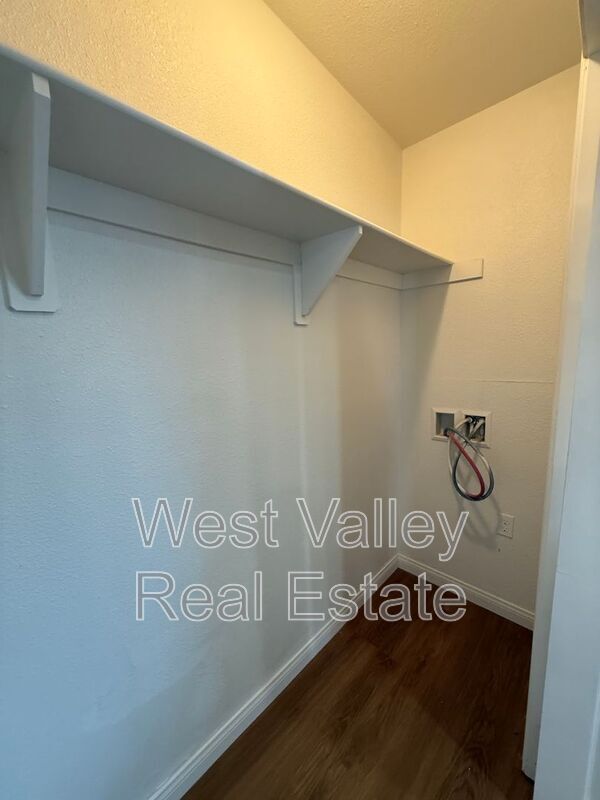 Building Photo - 516 2nd St